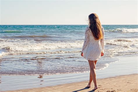 donne nude in mare|Foto Porno Nudo di Spiaggia